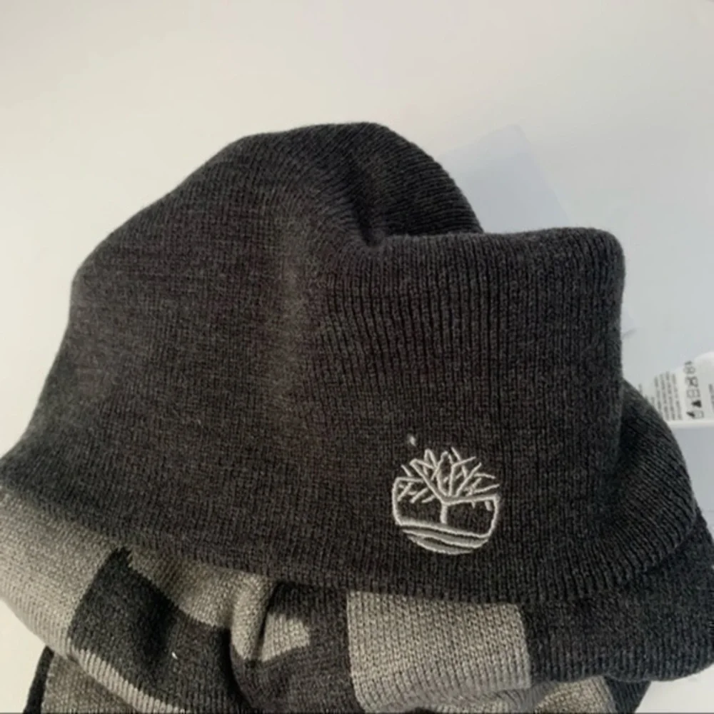 NWT. TIMBERLAND Hat & Scarf Set